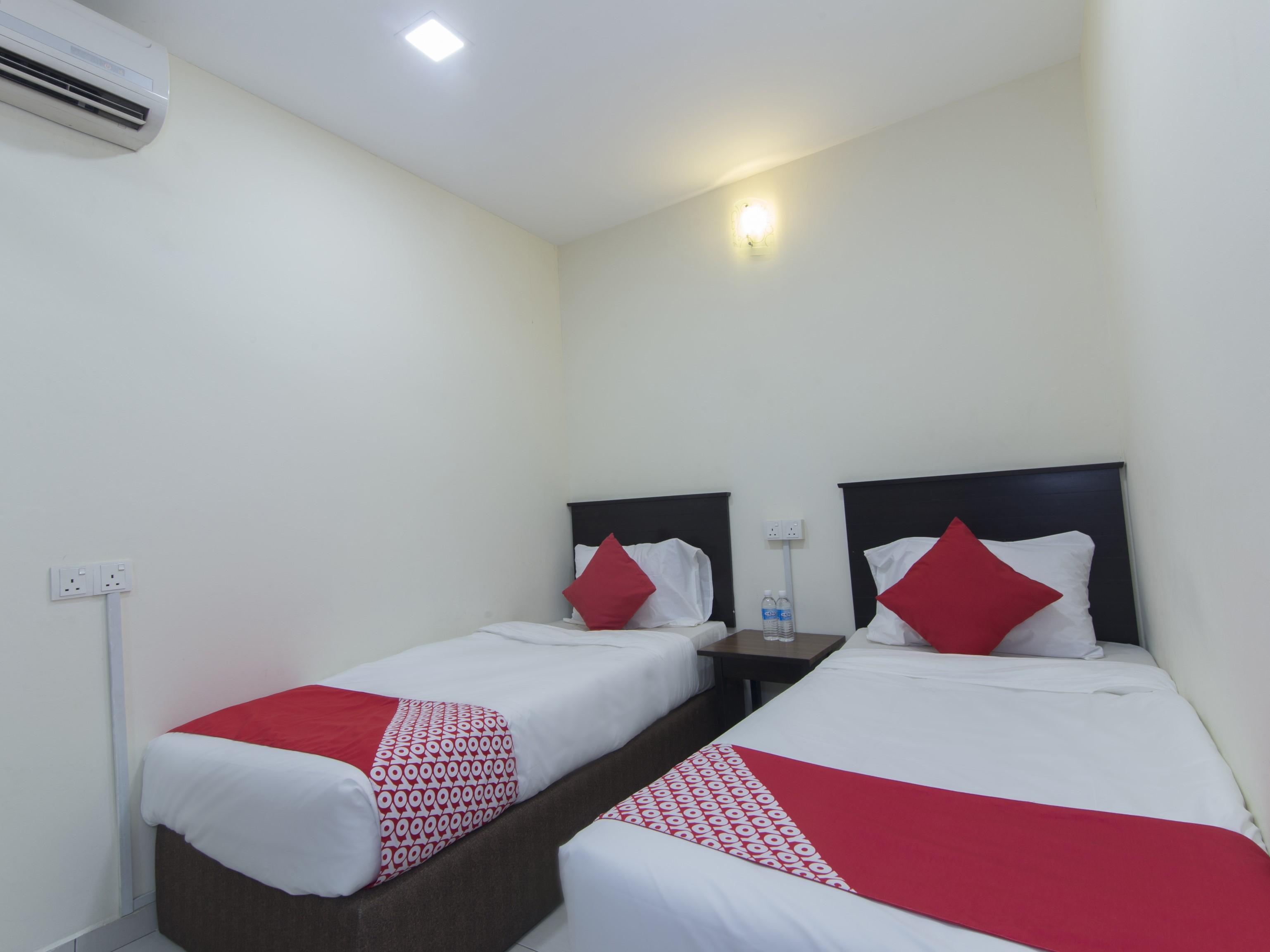 Oyo 91130 Hotel 91 Bukit Mewah Каджанг Екстер'єр фото